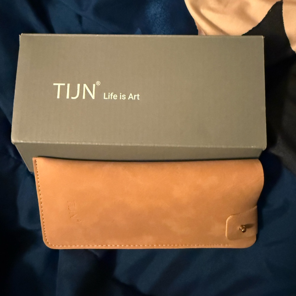 TIJN Eyewear Black and Gold Glasses with case